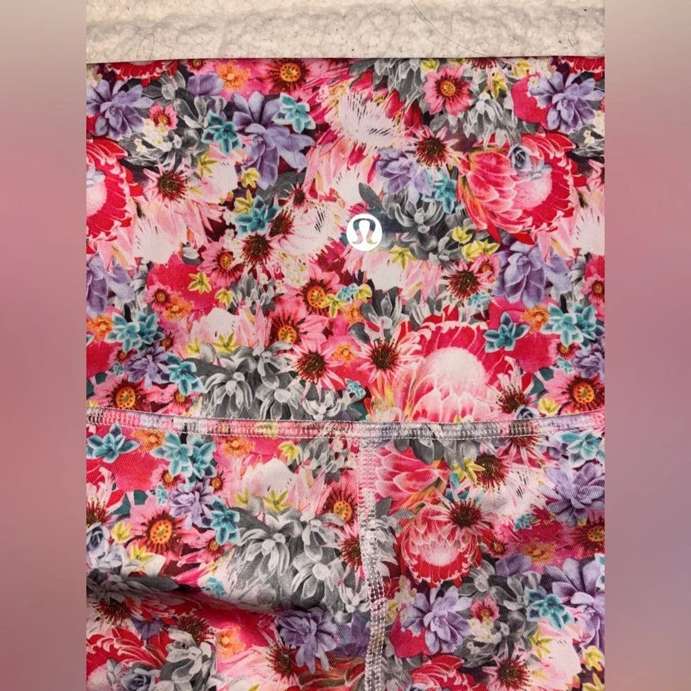 Lululemon Pink Flowerbunga Wunder Under Crop High Waisted Leggings Floral Size 2